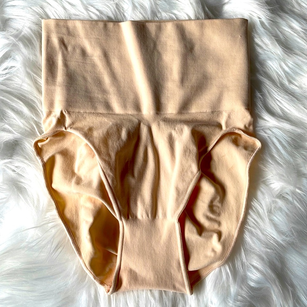 Skims slimming pantie NWOT size S/M